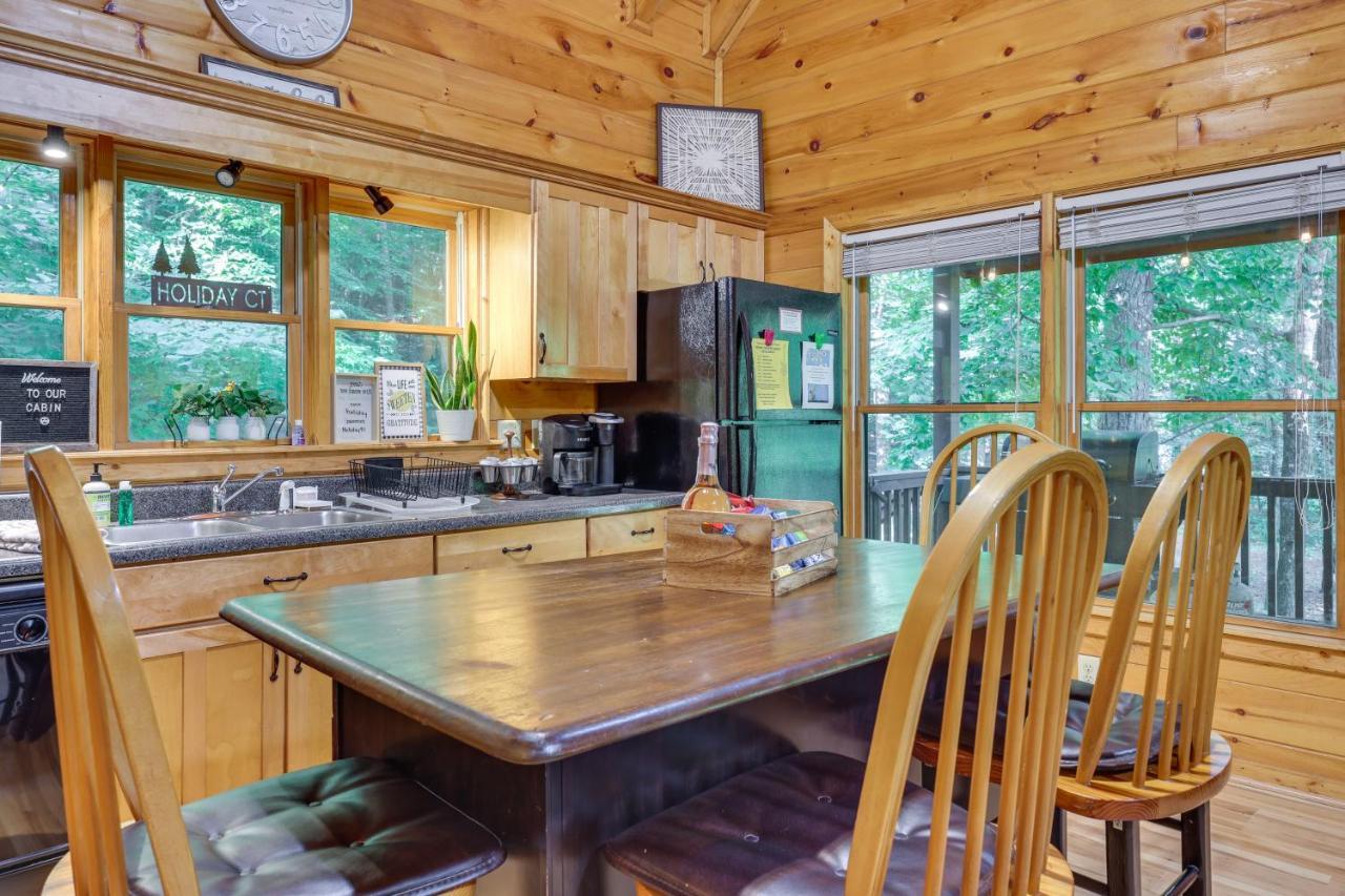 Riverfront Ellijay Cabin With Deck And Pool Access! Buitenkant foto