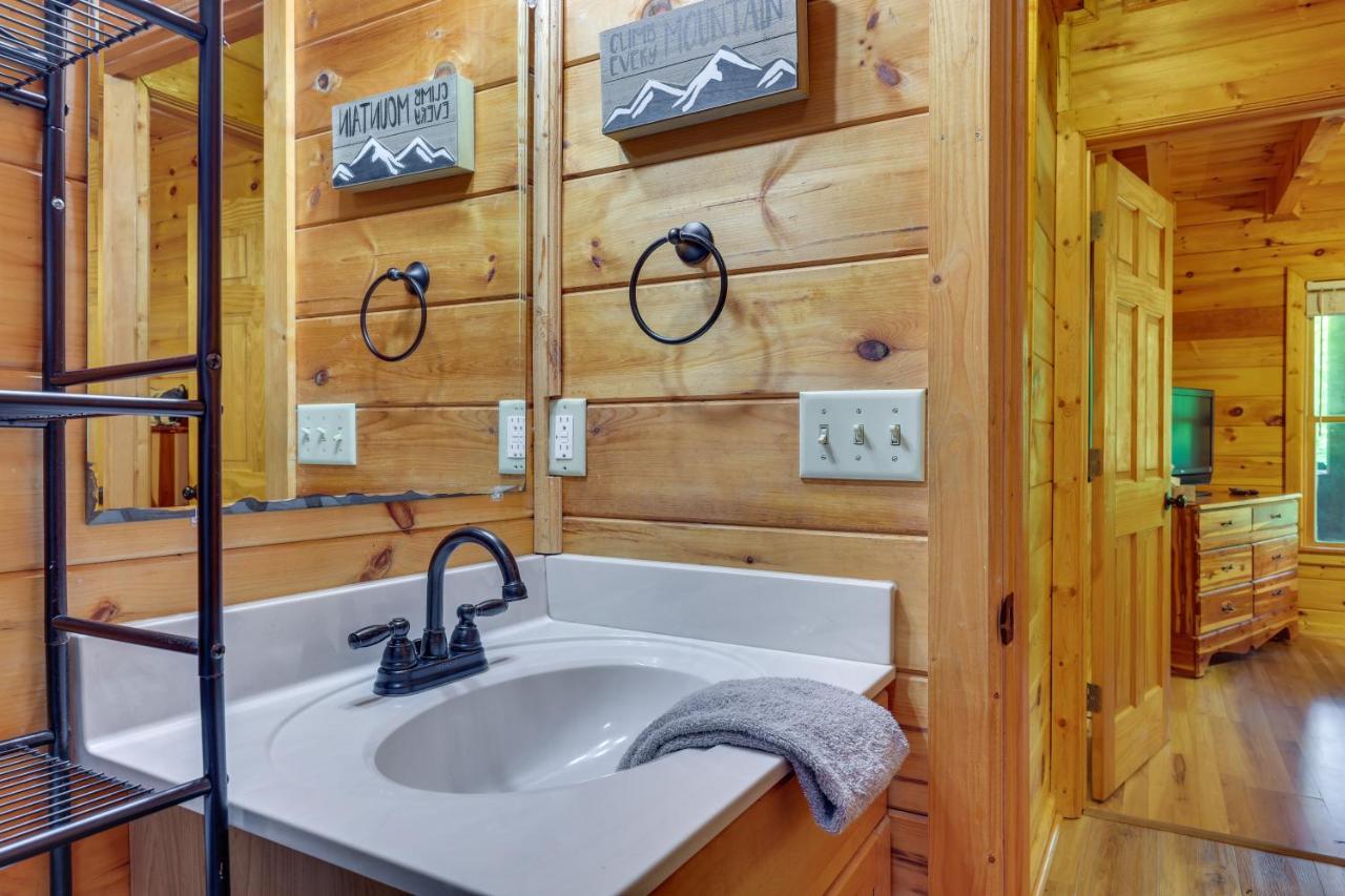 Riverfront Ellijay Cabin With Deck And Pool Access! Buitenkant foto