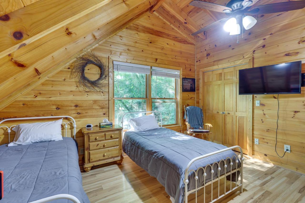Riverfront Ellijay Cabin With Deck And Pool Access! Buitenkant foto