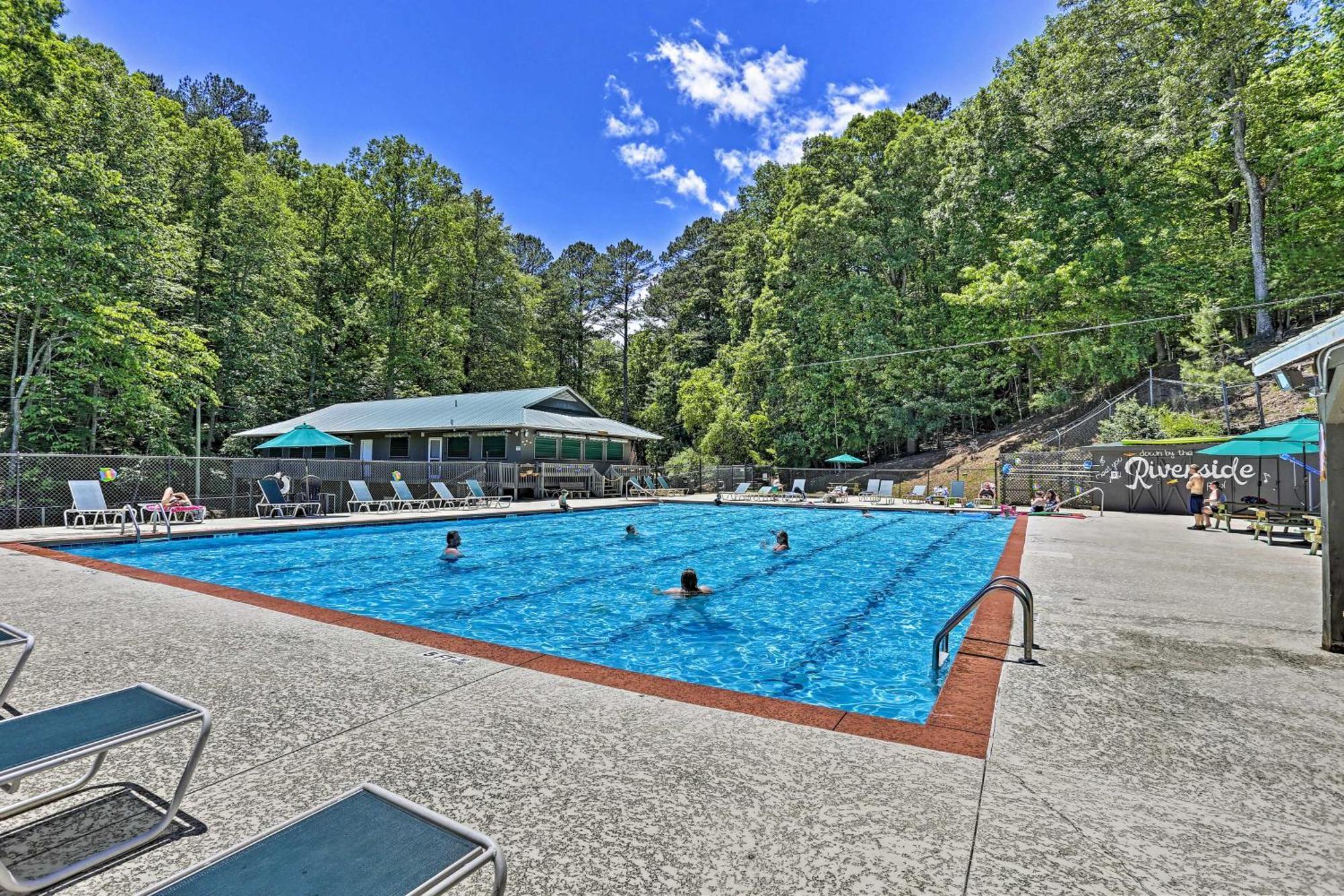 Riverfront Ellijay Cabin With Deck And Pool Access! Buitenkant foto