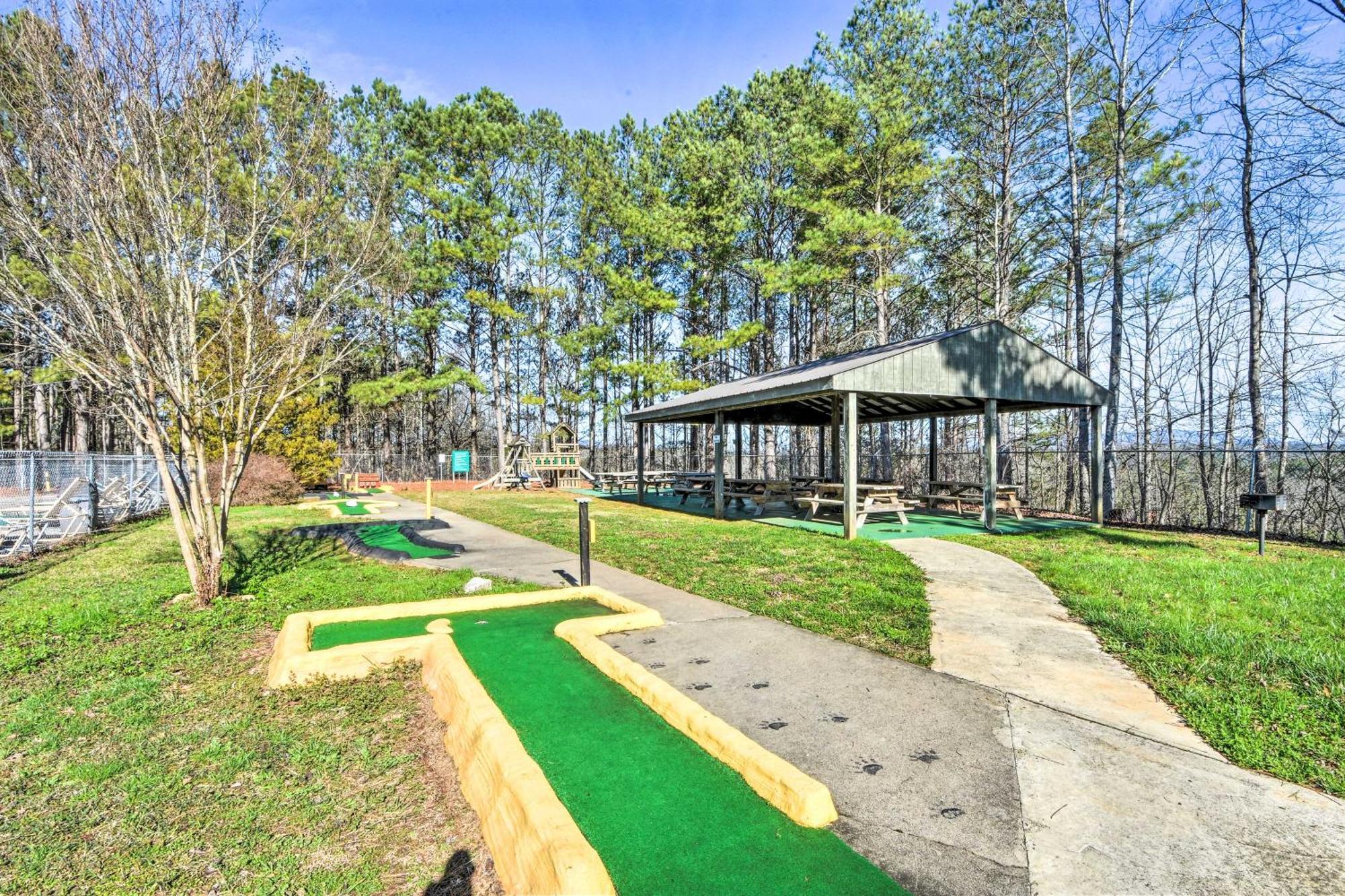 Riverfront Ellijay Cabin With Deck And Pool Access! Buitenkant foto